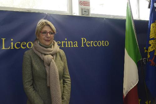 Maria Sandra Telesca (Assessore regionale Salute, Integrazione socio-sanitaria, Politiche sociali e Famiglia) all'incontro con gli studenti delle scuole superiori nell'aula Magna del liceo Percoto - Udine 01/12/2017